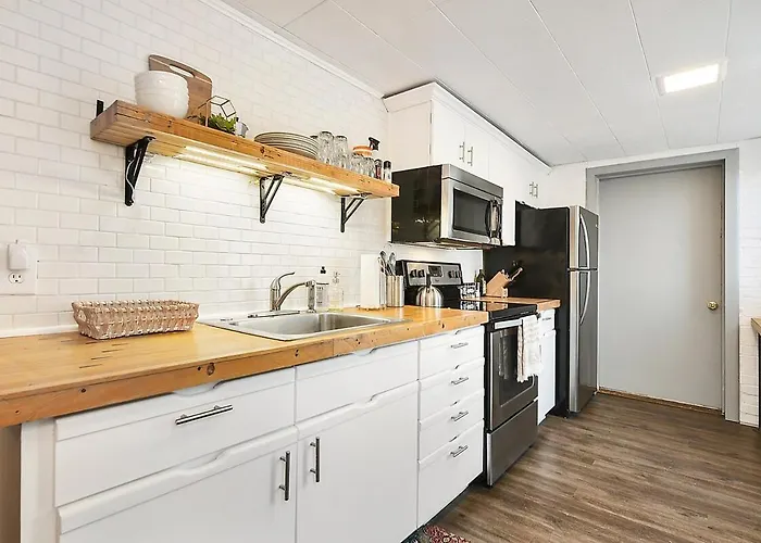 Ideal For Big Groups And Family Retreats! Sleeps 17